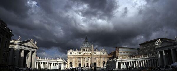 Тмурно небо над Ватиканом Тмурно небо над Ватиканом - Sputnik Србија