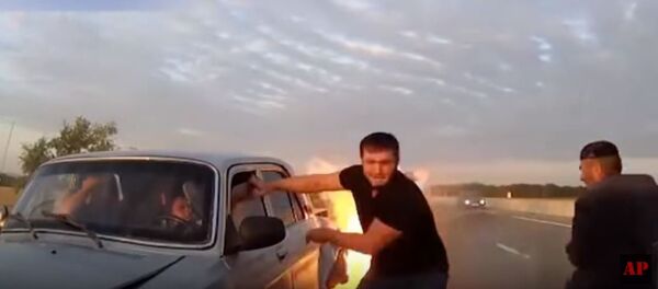 Zapaljeni automobil Zapaljeni automobil - Sputnik Srbija