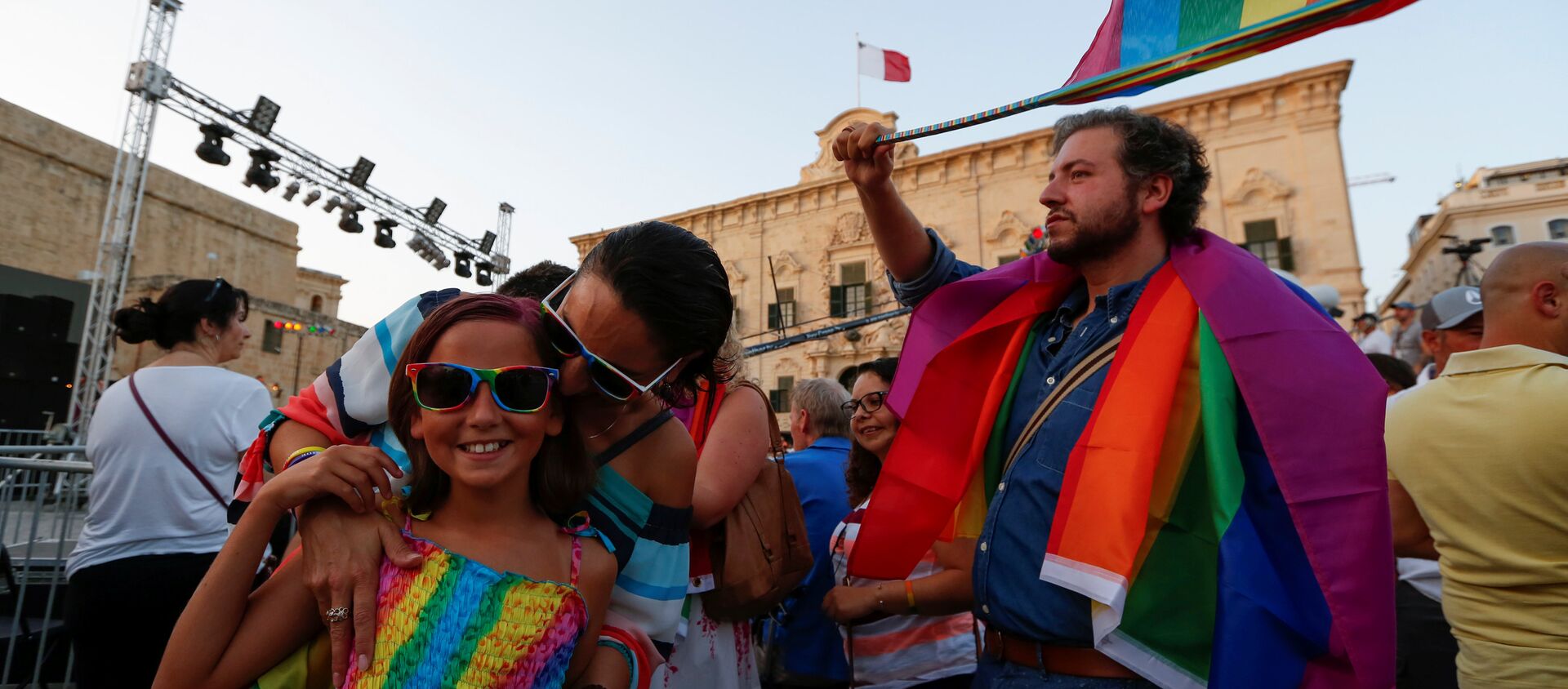 Ljudi na ulicama slave nakon proglasa o legalizaciji istopolnih brakova na Malti - Sputnik Srbija, 1920, 29.04.2021