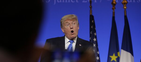 Predsednik SAD Donald Tramp govori na zajedničkog konferenciji za medije nakon sastanka sa predsednikom Francuske Emanuelom Makronom - Sputnik Srbija