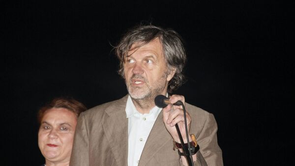 Čuveni režiser Emir Kusturica, organizator festivala „Boljšoj“, na otvaranju petog izdanja festivala u Drvengradu, na Mokroj gori. - Sputnik Srbija
