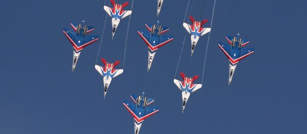 „Руски витезови“, ваздухопловна група пилотске акробатике Ратног ваздухопловства Русије. „Руски витезови“, ваздухопловна група пилотске акробатике Ратног ваздухопловства Русије. - Sputnik Србија