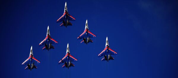 „Руски витезови“, ваздухопловна група пилотске акробатике Ратног ваздухопловства Русије. „Руски витезови“, ваздухопловна група пилотске акробатике Ратног ваздухопловства Русије. - Sputnik Србија