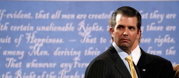 Доналд Трамп Млађи током предизборне кампање његовог оца у Њујорку Доналд Трамп Млађи током предизборне кампање његовог оца у Њујорку - Sputnik Србија