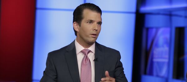 Доналд Трамп Млађи током интервјуа телевизији Фокс њуз у Њујорку - Sputnik Србија