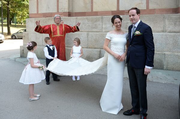 Филип је аналитичар у француској банци... - Sputnik Србија