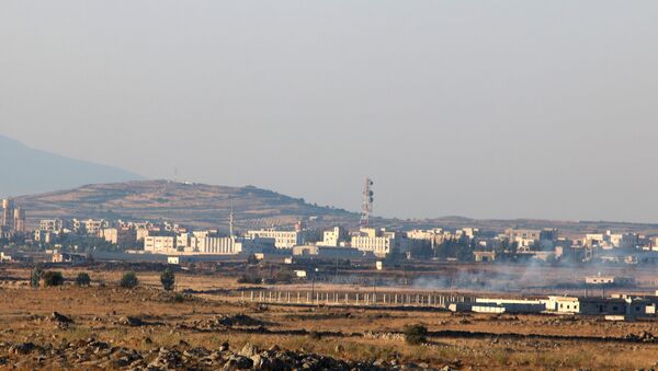 Pogled na sirijski grad Bat koji se graniči sa Golanskom visoravni koju kontroliše Izrael - Sputnik Srbija