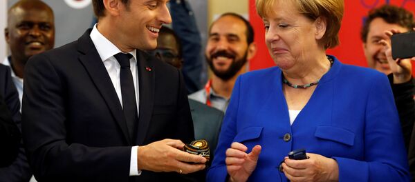 Емануел Макрон и Ангела Меркел - Sputnik Србија