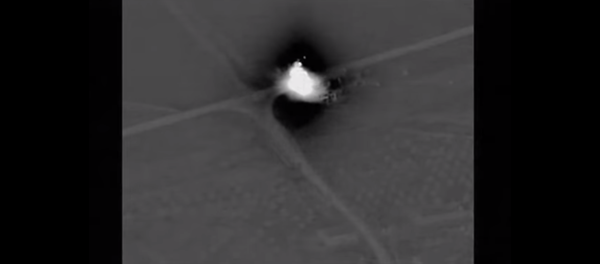 Ruska avijacija uništava militante u Raki (video) Ruska avijacija uništava militante u Raki (video) - Sputnik Srbija