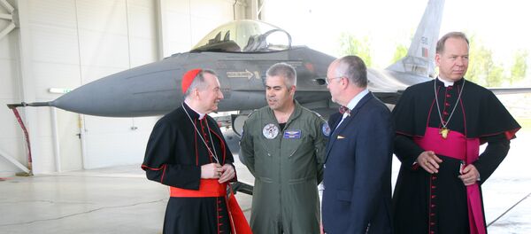 Kardinali u NATO bazi Kardinali u NATO bazi - Sputnik Srbija