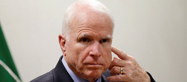 Američki senator Džon Mekejn tokom konferencije za medije u Kabulu Američki senator Džon Mekejn tokom konferencije za medije u Kabulu - Sputnik Srbija