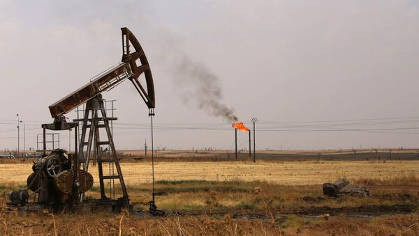 Нафтна пумпа на нафтном пољу Рмеилан у Сирији - Sputnik Србија