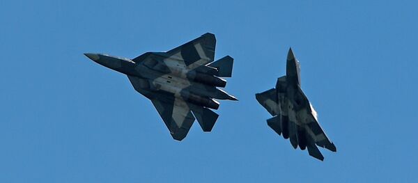 Ловци Т-50 током показног лета на Међународном авио-салону МАКС 2017. - Sputnik Србија