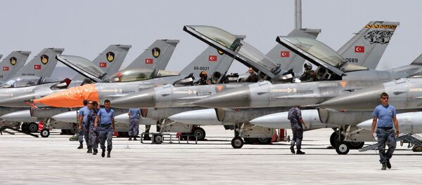 Turski avioni F-16 pripremaju se za poletanje na vojnoj vežbi Anadolijski orao u blizini grada Konija - Sputnik Srbija