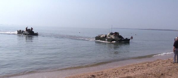 Прелазак оклопне технике преко Керчког залива Прелазак оклопне технике преко Керчког залива - Sputnik Србија