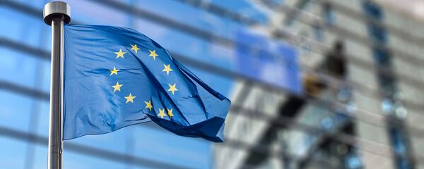 Zastava Evropske unije ispred zgrade Evropskog parlamenta u Briselu - Sputnik Srbija