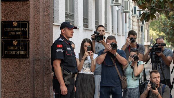 Policija ispred suda u Podgorici, pre ulaska Medojevića  u sud - Sputnik Srbija