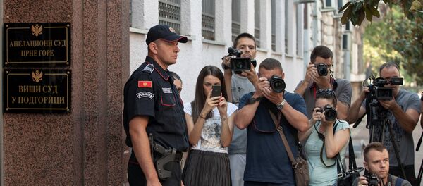 Policija ispred suda u Podgorici, pre ulaska Medojevića  u sud - Sputnik Srbija