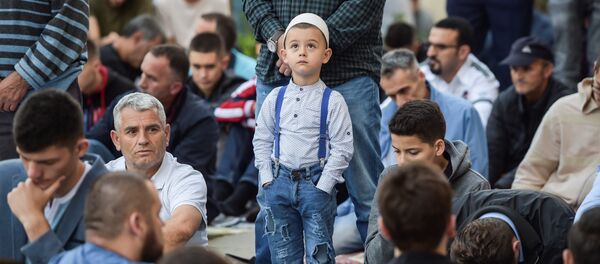 Молитва у Приштини - Sputnik Србија