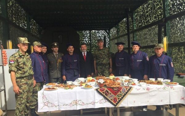 Srpski ambasador u Moskvi Slavenko Terzić u poseti srpskoj vojsci na Međunarodnim vojnim igrama - Sputnik Srbija