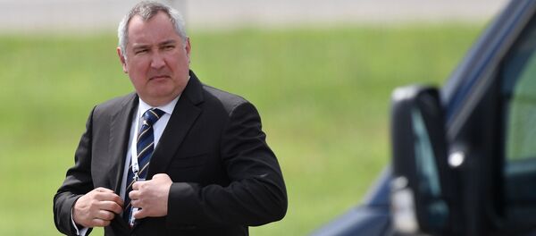 Zamenik premijera Vlade Rusije Dmitrij Rogozin na otvaranju Međunarodnog avio-salona MAKS-2017. Zamenik premijera Vlade Rusije Dmitrij Rogozin na otvaranju Međunarodnog avio-salona MAKS-2017. - Sputnik Srbija
