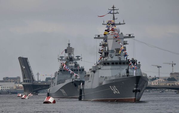 Брод „Стојкиј“ и десантни брод „Ајкула“ - Sputnik Србија