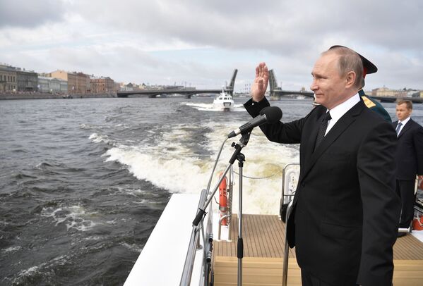 Председник Русије Владимир Путин на обележавању Дана Руске морнарице - Sputnik Србија