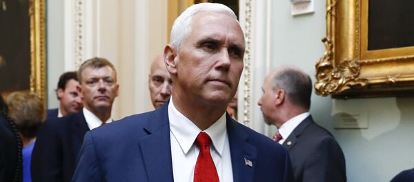 Потпредседник САД Мајк Пенс Потпредседник САД Мајк Пенс - Sputnik Србија
