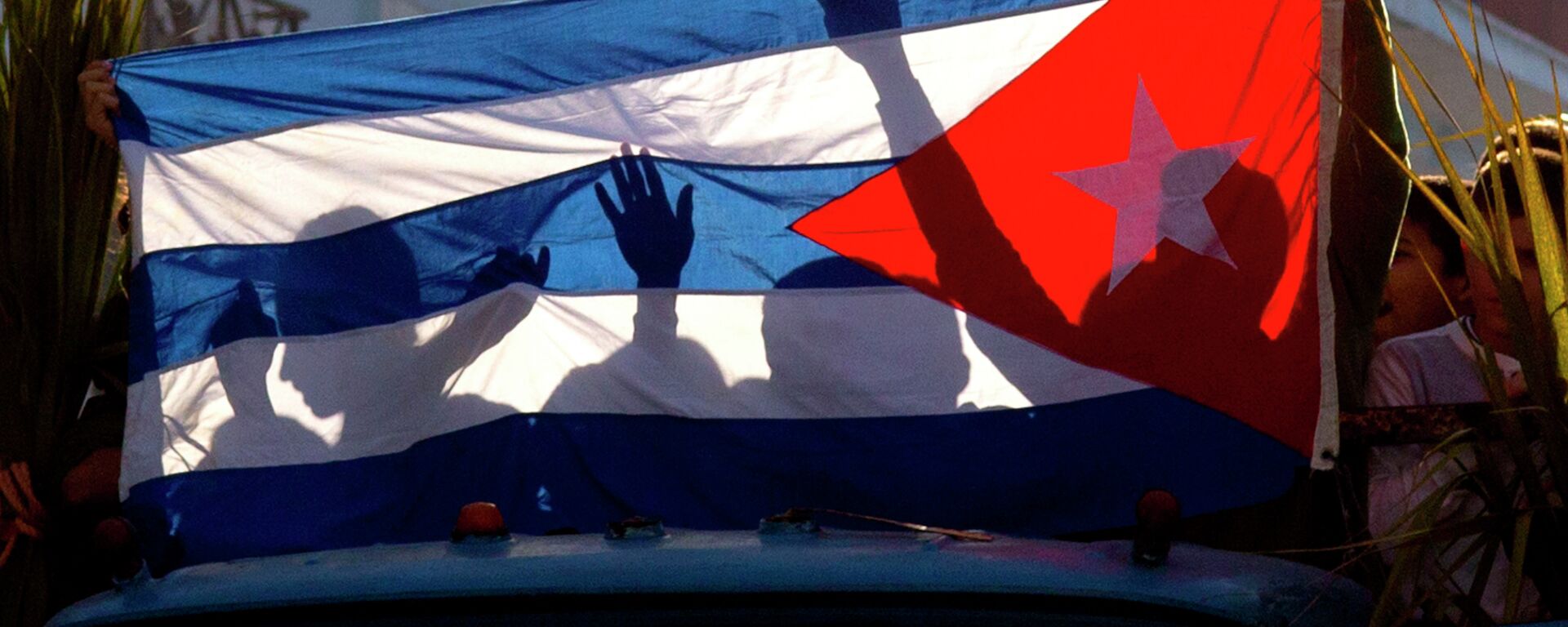 Senke dece na kubanskoj zastavi tokom proslave pobede Kastra i njegove vojske u Regli na Kubi - Sputnik Srbija, 1920, 15.05.2022