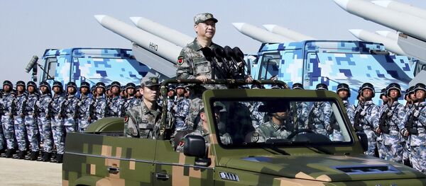 Кинески председник Си Ђинпинг на војној паради Кинески председник Си Ђинпинг на војној паради - Sputnik Србија