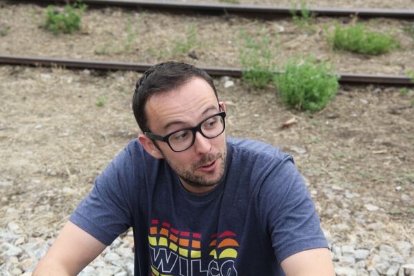 Милан Вукелић, музички критичар и новинар Спутњика, за себе у шали каже да је избеглица са дна каце Милан Вукелић, музички критичар и новинар Спутњика, за себе у шали каже да је избеглица са дна каце - Sputnik Србија