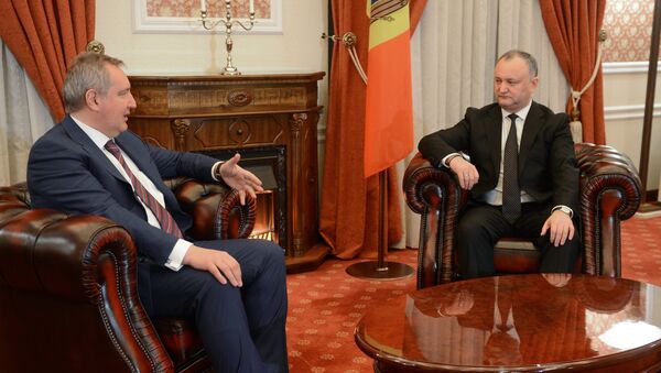 Вицепремијер Русије Дмитриј Рогозин и председник Молдавије Игор Додон током састанка у Кишињеву - Sputnik Србија