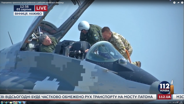 Porošenko doleteo na MiG-29 (video) - Sputnik Srbija