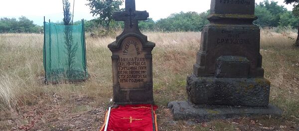 Руска црква у Горњем Адровцу код Алексинца. На овом месту  је у српско-турском рату погинуо руски пуковник Николај Николајевич Рајевски, који је Толстоју послужио као инспирација за грофа Вронског у роману „Ана Карењина“. - Sputnik Србија