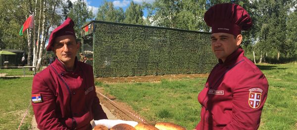 Пекари Војске Србије на такмичењу Пољска кухиња у оквиру Међународних војних игара у Русији. - Sputnik Србија