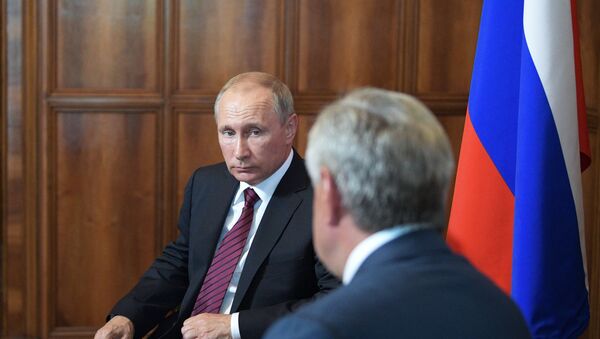 Predsednik Rusije Vladimir Putin i predsednik Abhazije Raul Hadžimba tokom sastanka u Abhaziji - Sputnik Srbija