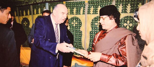 Новак Вукоје са Муамером ел Гадафијем - Sputnik Србија