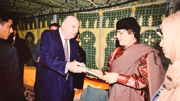 Новак Вукоје са Муамером ел Гадафијем - Sputnik Србија