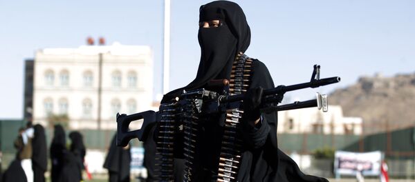 Жена-присталица Хута у Јемену Жена-присталица Хута у Јемену - Sputnik Србија