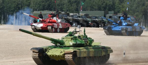 Тенк српског тима у полуфиналу тенковског биатлона на Међународним војним играма 2017. на полигону Алабино Тенк српског тима у полуфиналу тенковског биатлона на Међународним војним играма 2017. на полигону Алабино - Sputnik Србија