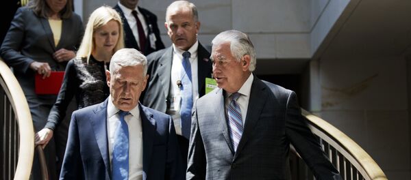 Ministar odbrane SAD Džejms Matis i američki državni sekretar Reks Tilerson u Vašingonu - Sputnik Srbija
