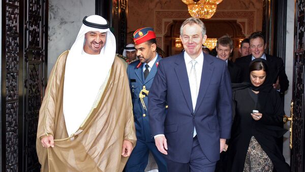 Prestolonaslednik UAE šeik Muhamed bin Zajed el Nahajan i premijer Velike Britanije Toni Bler u Abu Dabiju 19. decembra 2006. - Sputnik Srbija