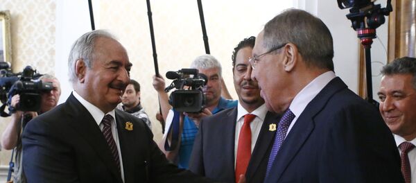 Генерал Либијске националне армије Халифа Хафтар и министар спољних послова Русије Сергеј Лавров на састанку у Москви - Sputnik Србија