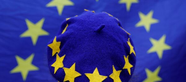 Čovek sa kapom EU - Sputnik Srbija