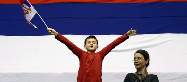 Дете са заставом Србије - Sputnik Србија