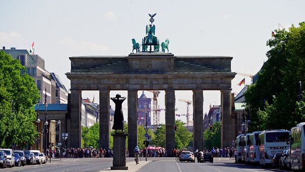 Поглед на Брандембуршку капију у Берлину - Sputnik Србија