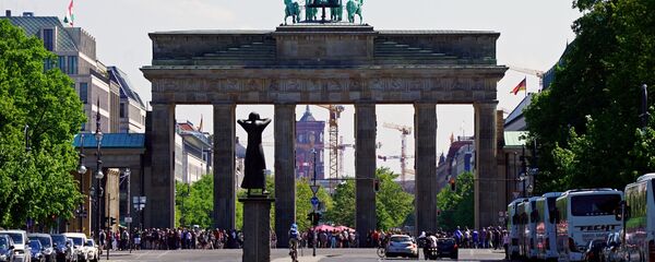 Поглед на Брандембуршку капију у Берлину - Sputnik Србија