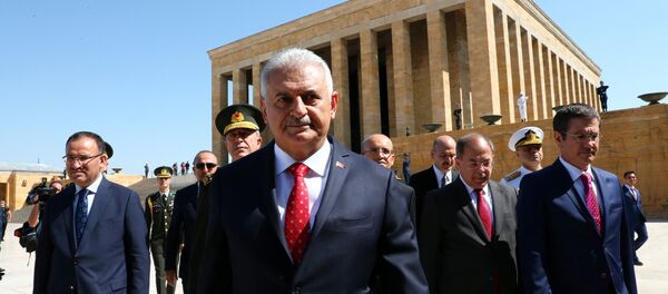 Premijer Turske Binali Jildirim ispred mauzoleja Ataturka u Ankari - Sputnik Srbija