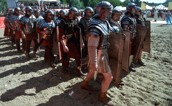 Римски легионари на Међународном историјском фестивалу у Москви Римски легионари на Међународном историјском фестивалу у Москви - Sputnik Србија