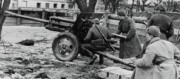 Војници Црвене армије пуцају на непријатеља на прилазу Гдањску - Sputnik Србија